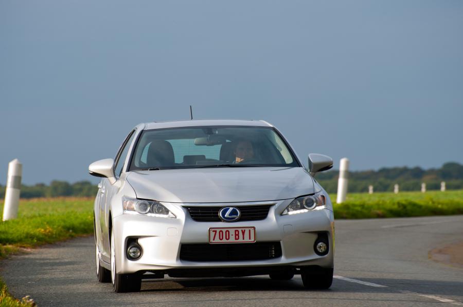  Lexus CT200h 2010 года  (фото 237 из 266)